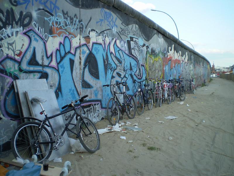 berlin 034.JPG - The remains of the Berlin Wall